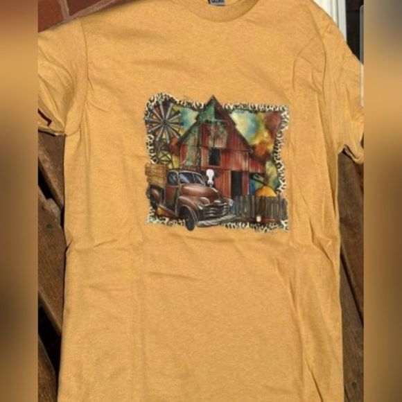 Barn Scenery Tee - Picture 2 of 2